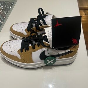 Nike Men's White and Tan Sneakers